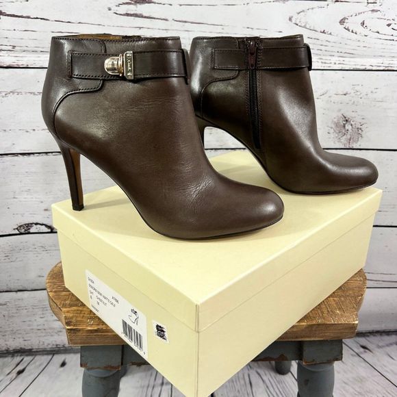 COACH Sondra Semi Matte Calf Ankle Zip Bootie Size 8 Medium Chestnut LIKE NEW! - Picture 1 of 10